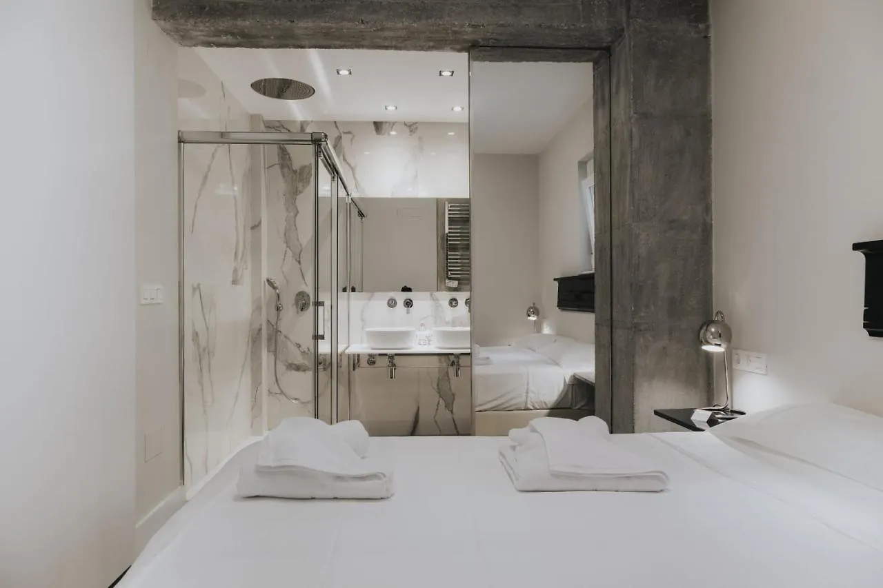 Six Apartments By Caleta Homes Màlaga